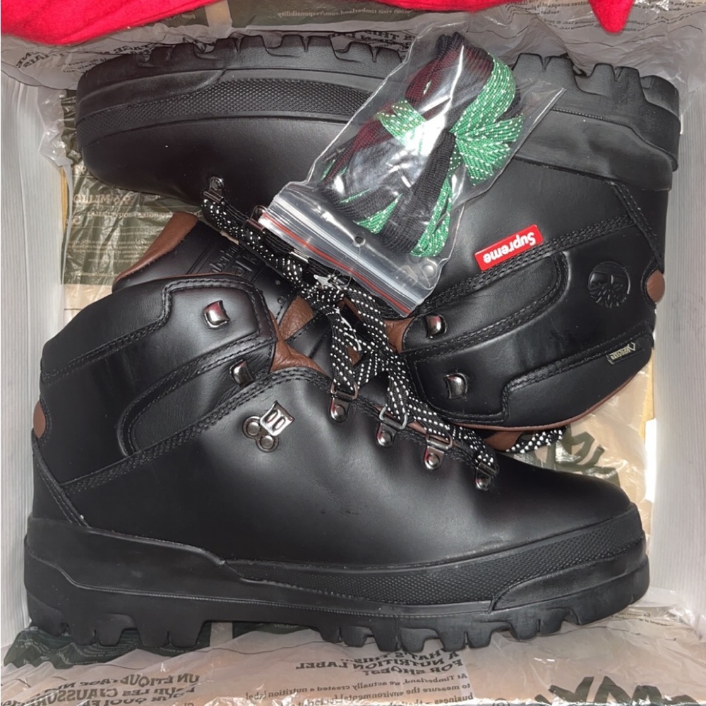 **SOLD** Supreme Timberlands 10.5 World Hiker Black